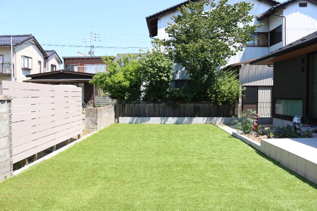出雲市 外構工事 芝生を敷いた広い庭の事例