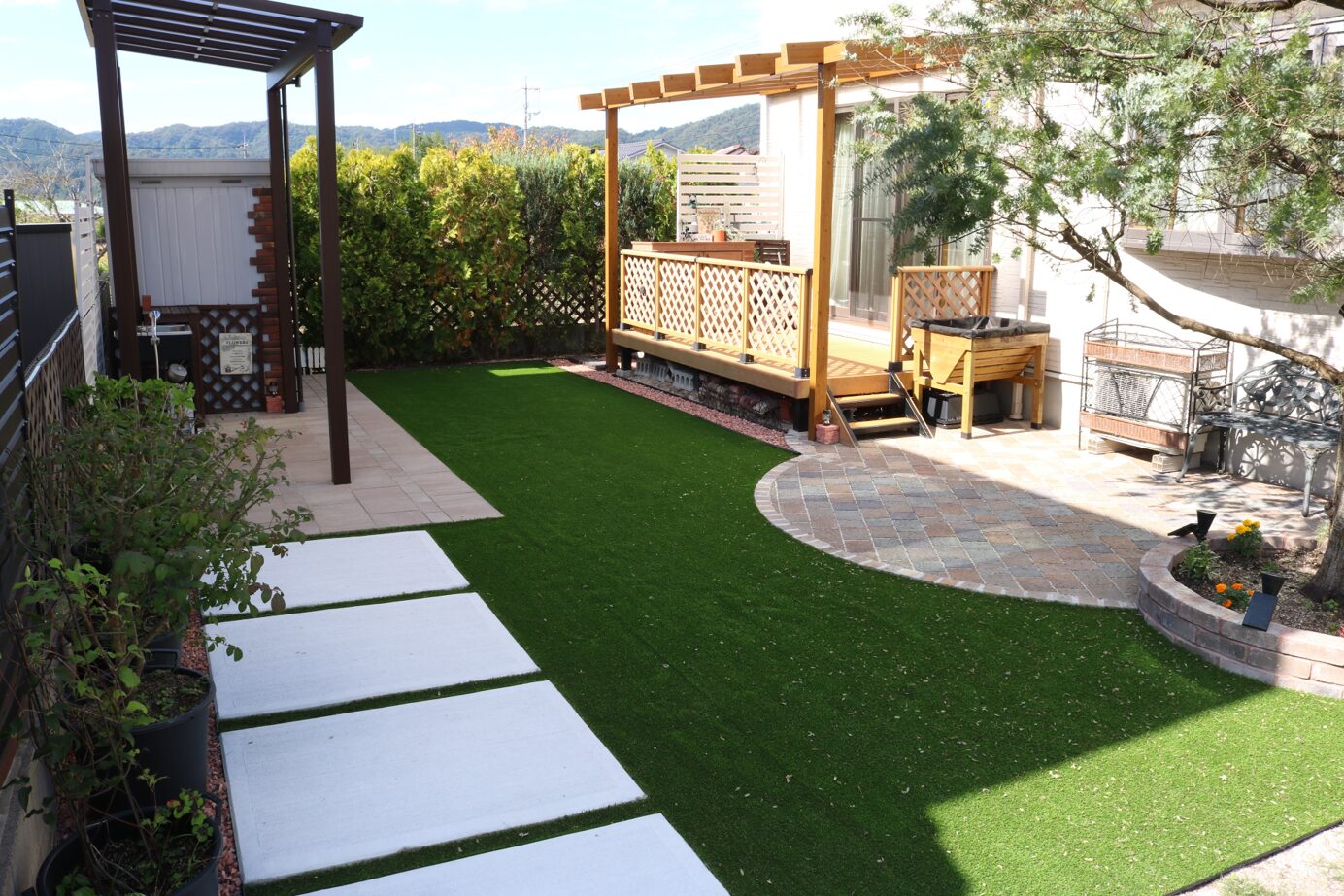 出雲市の住宅で子どもが安心して遊べる人工芝の庭施工例