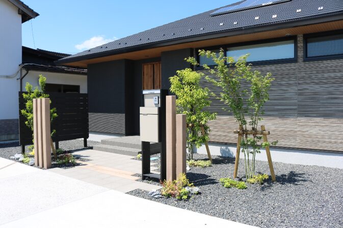 出雲市 外構施工 門まわりと玄関アプローチの外構事例