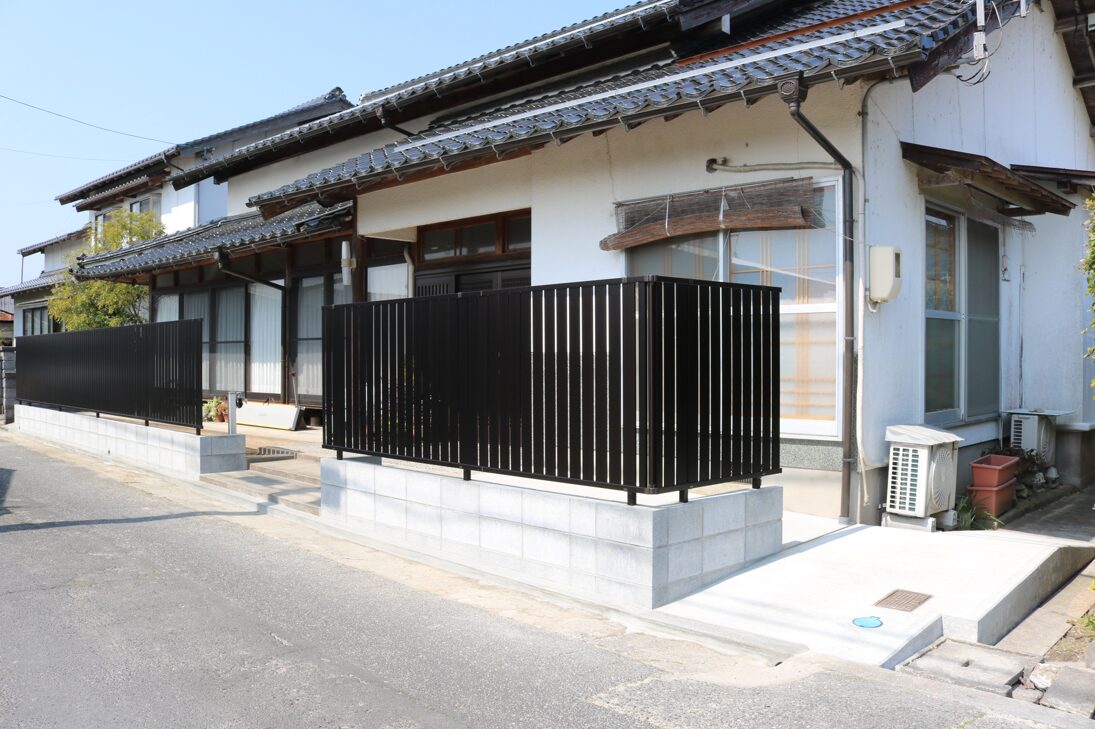 出雲市 外構工事 ブロック塀リフォーム後のフェンス付きデザイン